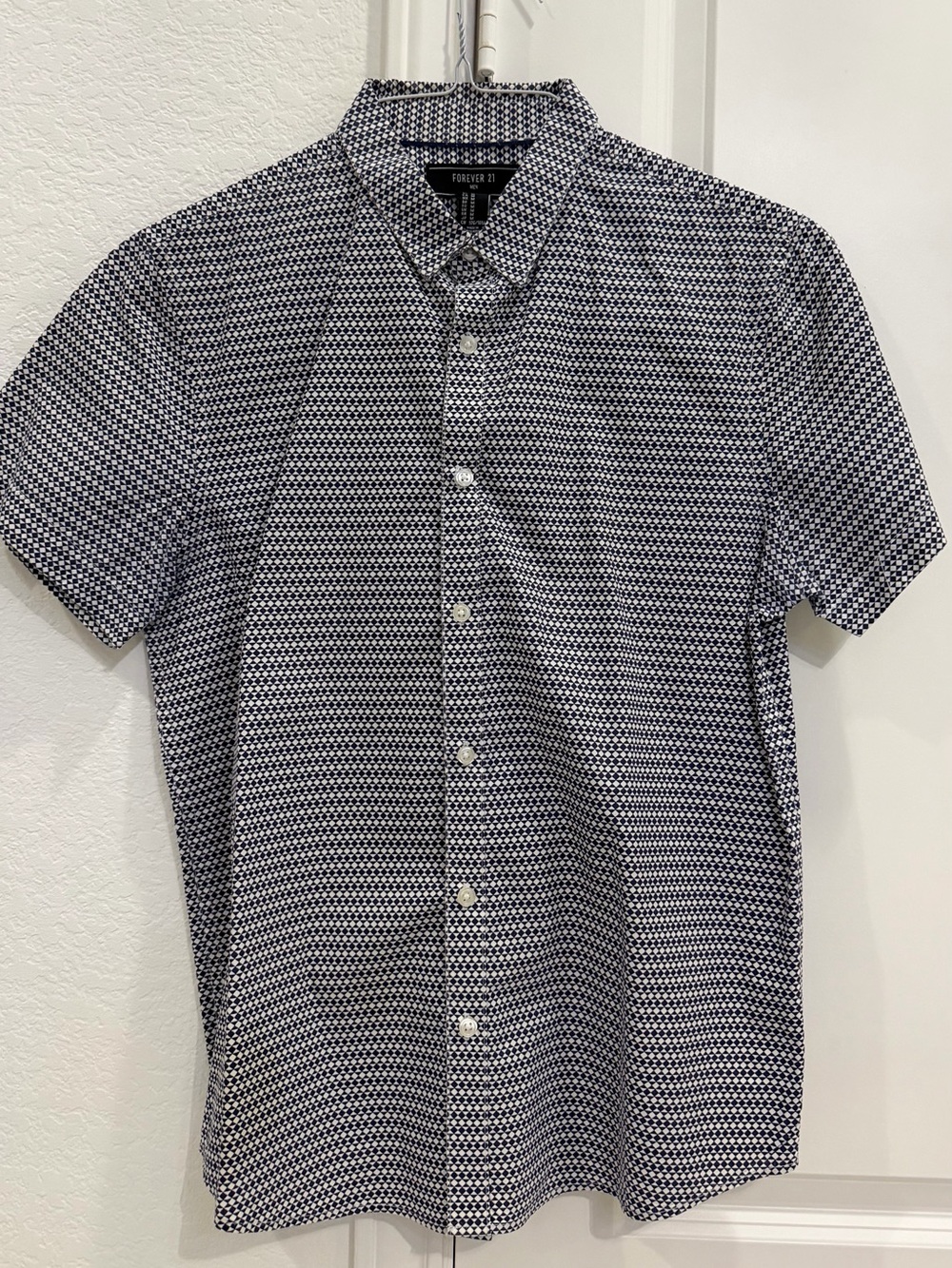 Forever 21 Men's Navy and White Short Sleeve Printed Button-Up Shirt